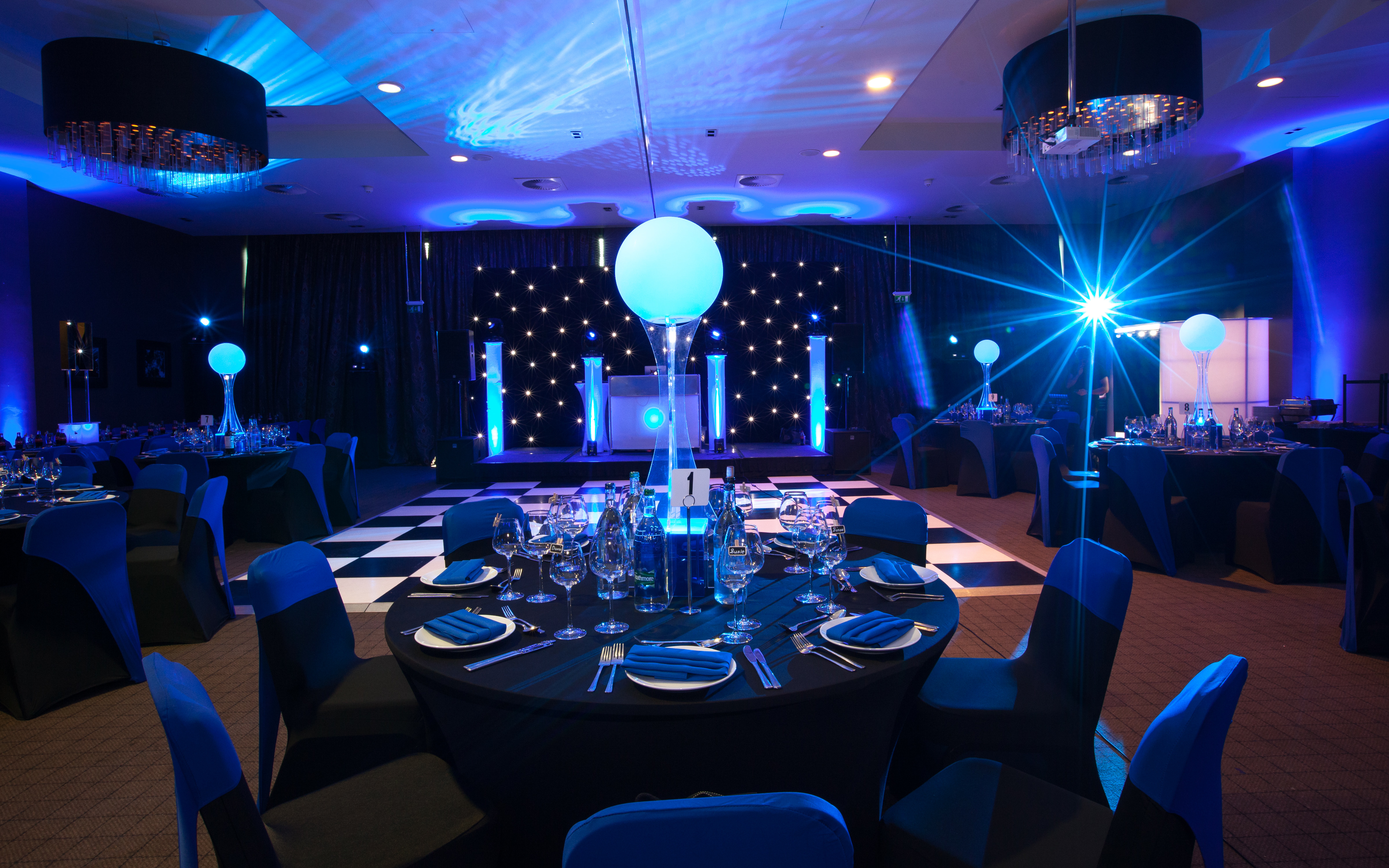 LED sphere table centres